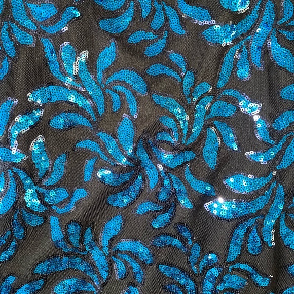 Mini Sequined Dress(backless) - Picture 3 of 6